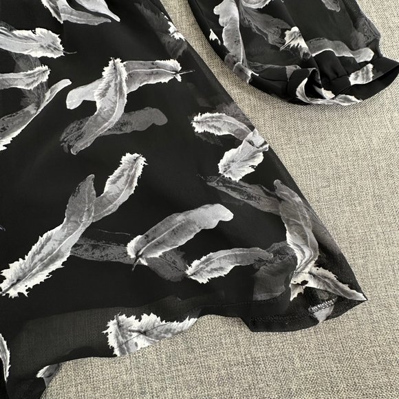 Express Romper Shorts Long Sleeve Feather Print Black & Gray Lined Lightweigt - Picture 8 of 12